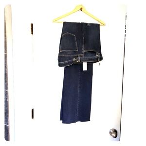 GAP Jeans. Never worn w/wide leg. Size 31 waist